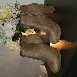 Suede short ankle boots 👢